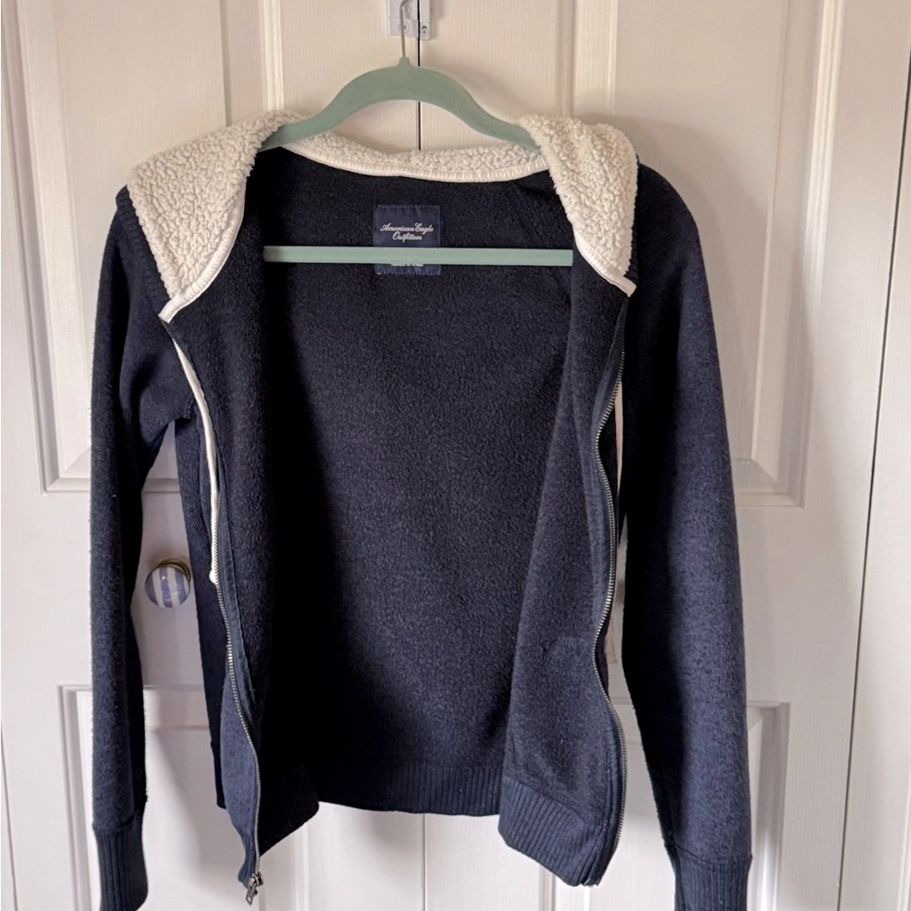 AE Knit Navy Zip-Up Sherpa Sweater Hoodie Size Medium Gently Used